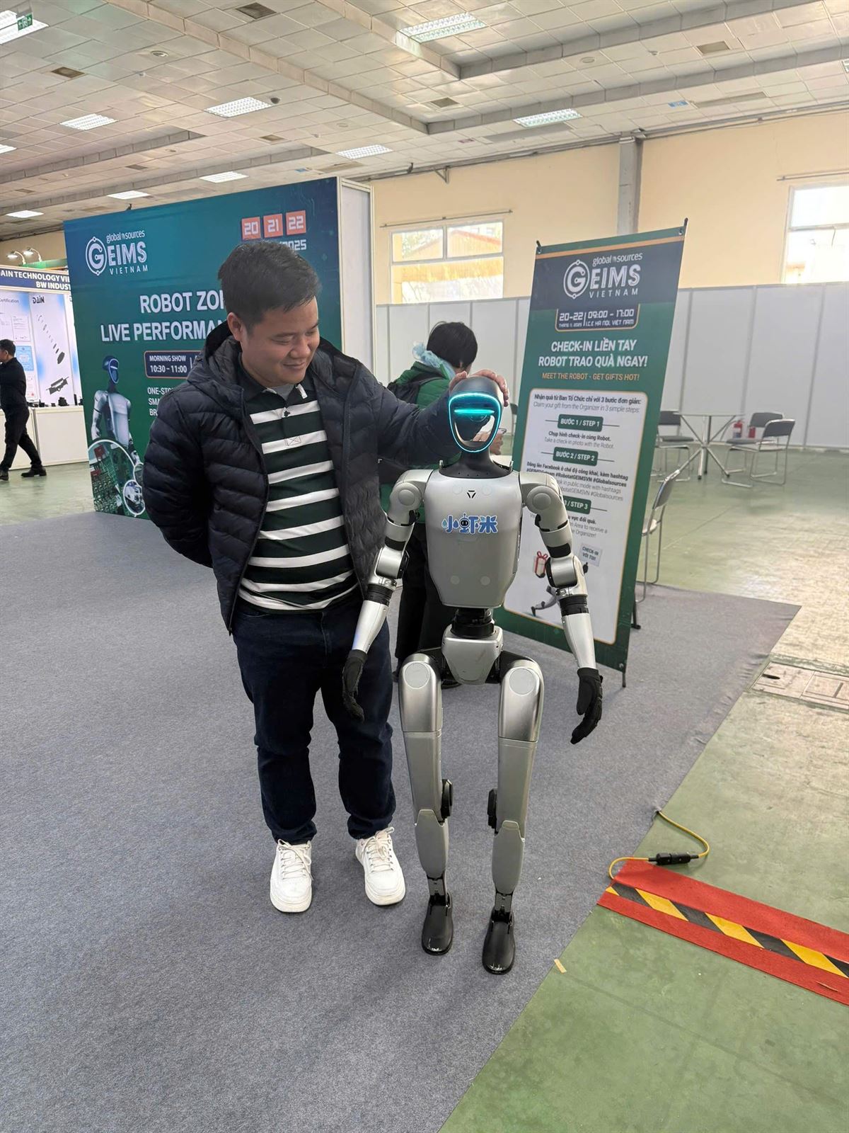 Hands-on with a humanoid robot at the Robot Zone, GEIMS Vietnam 2025